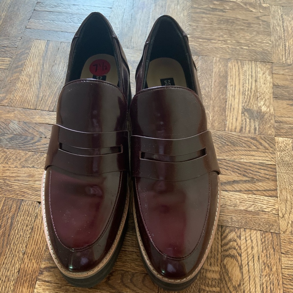 SOLD Design Lab Lord & Taylor burgundy shoes 👞💖